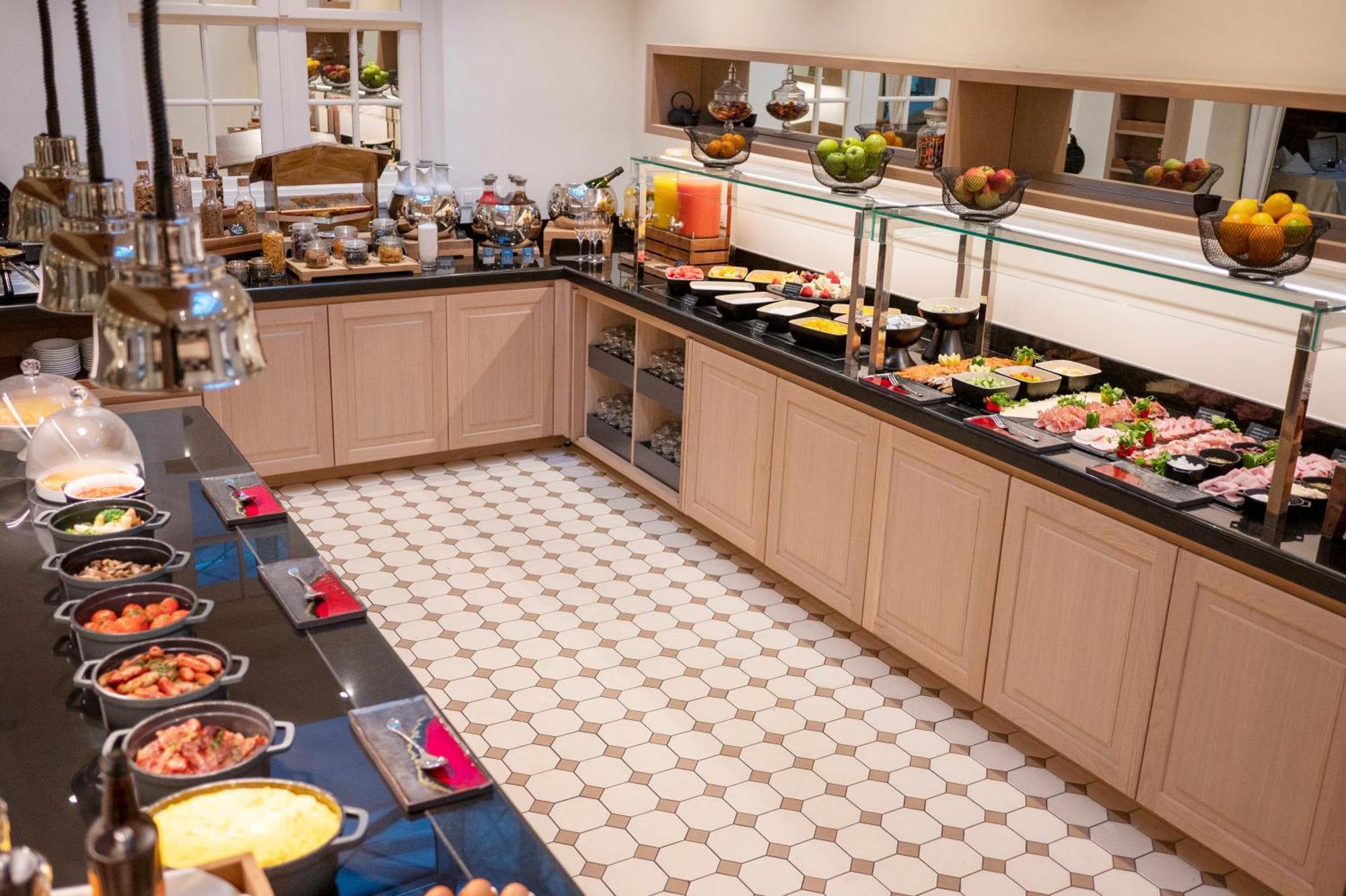Stanhope Hotel By Thon Hotels Bruxelles Esterno foto A buffet at a hotel